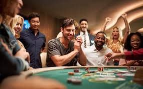 Live-dealer blackjack table alongside MLBB tournament standings